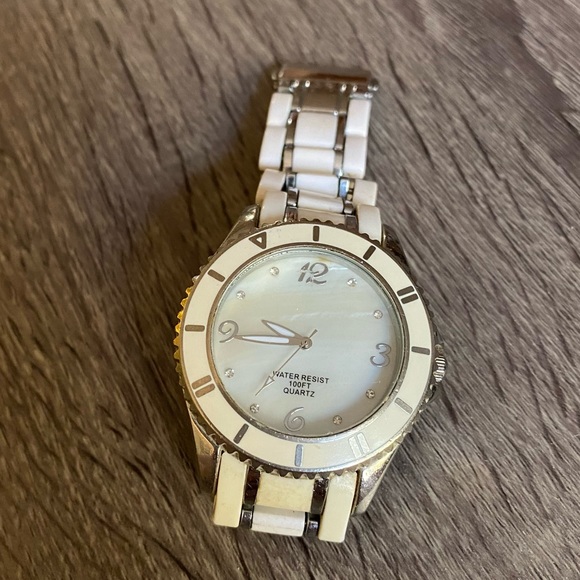 White Plastic Metal Accent Enamel Water Resistant Mother of Pearl Dial Watch - Picture 6 of 12